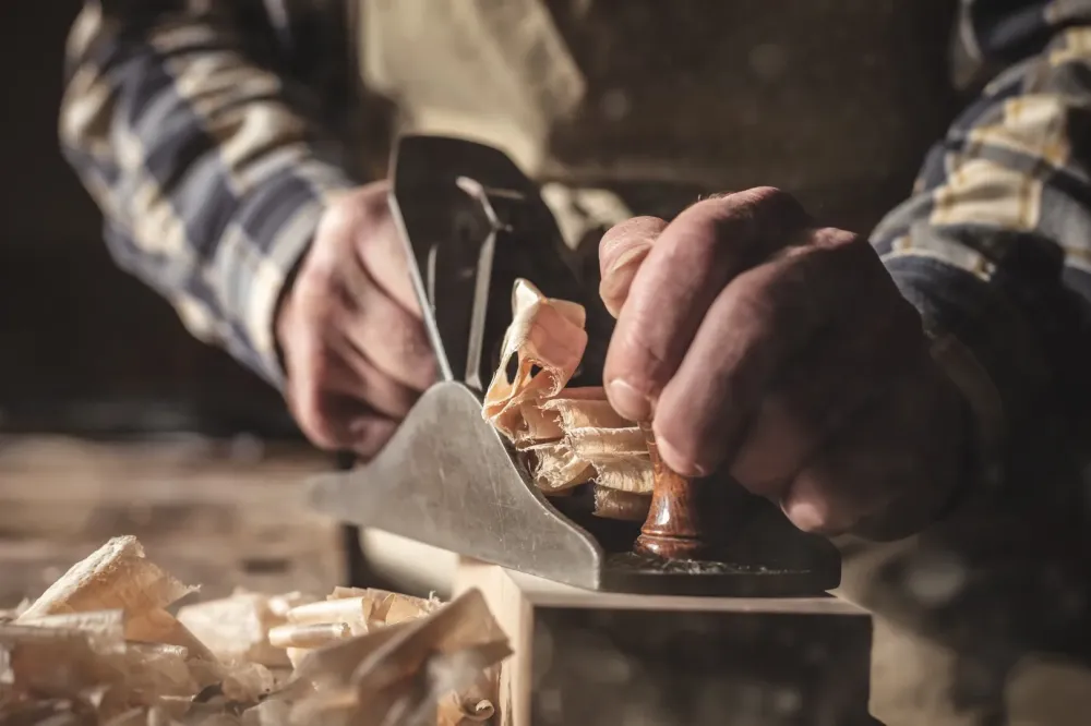 Artisan ébéniste à Tresques
